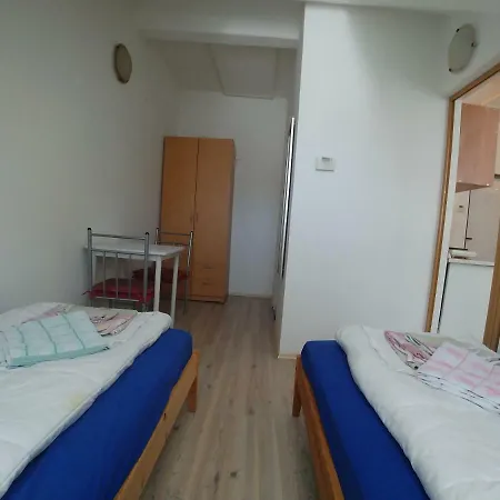 Kv Apartmans Varsavska شقة فندقية 3*